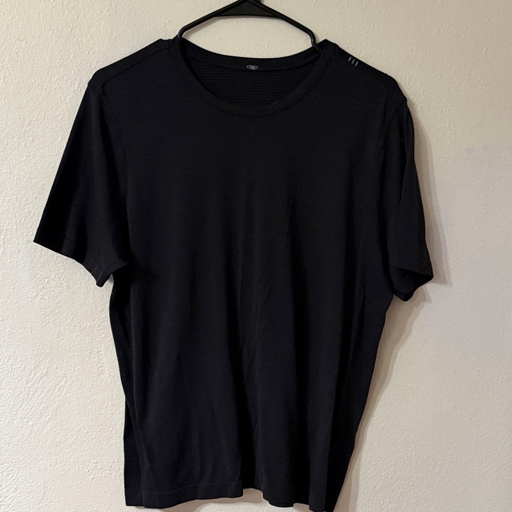 Classic Lululemon Vented Black Men's T-Shirt